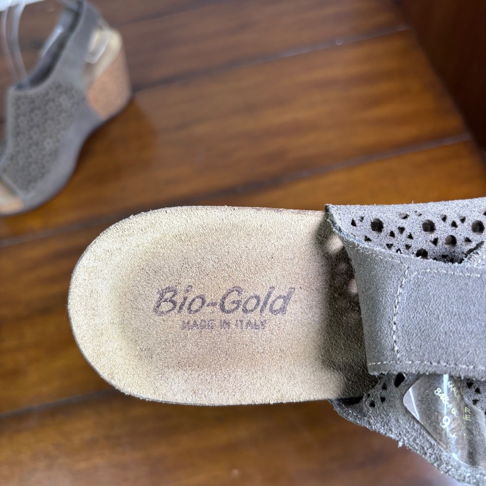 Bio-Gold Wedge Sandals Women 9 Gray Suede Laser Cut Cork Platform Made in Italy - Picture 10 of 10